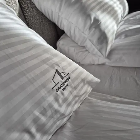 Brabank Emerald Luxury Fitness, Sauna & Parking By Grandview