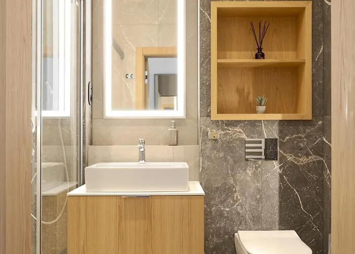 Brabank Emerald Luxury Fitness, Sauna & Parking By Grandview Daire *