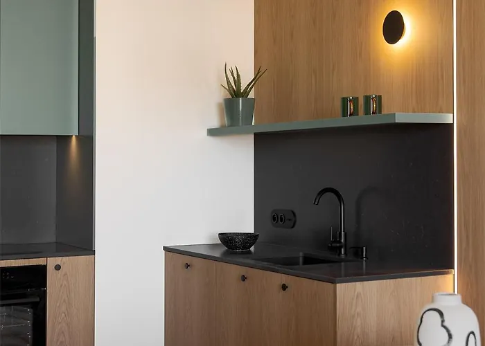 Brabank Emerald Luxury Fitness, Sauna & Parking By Grandview *