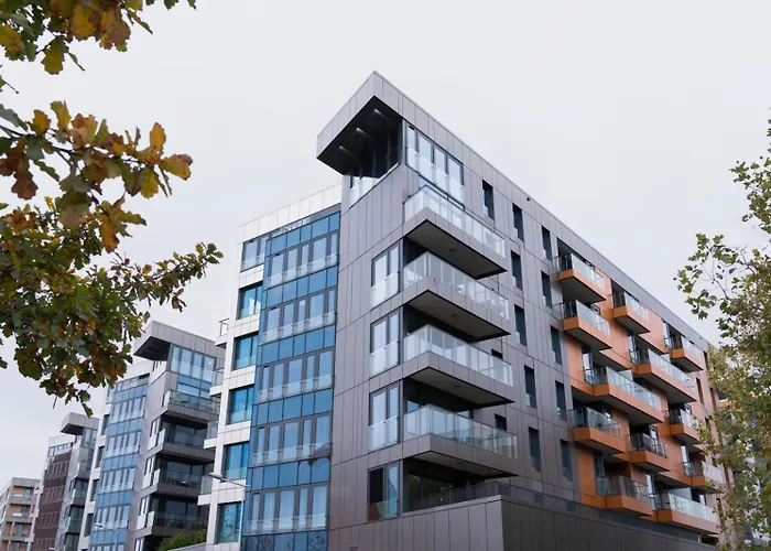 Brabank Emerald Luxury Fitness, Sauna & Parking By Grandview *