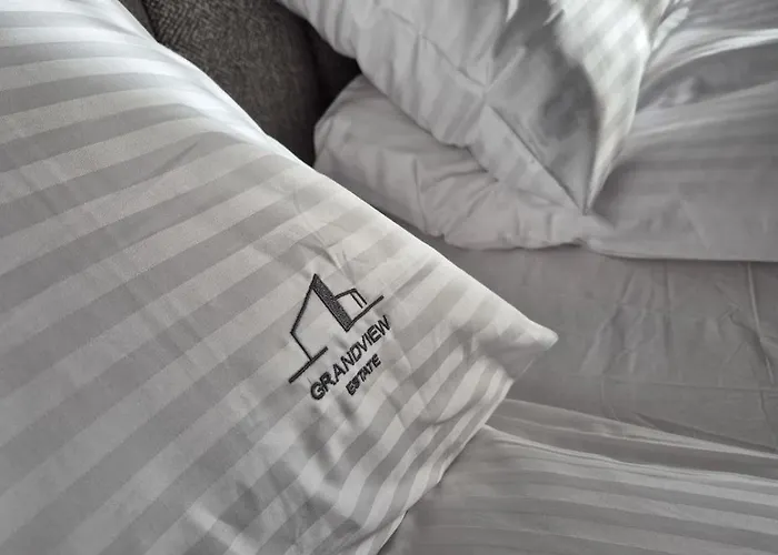 Brabank Emerald Luxury Fitness, Sauna & Parking By Grandview